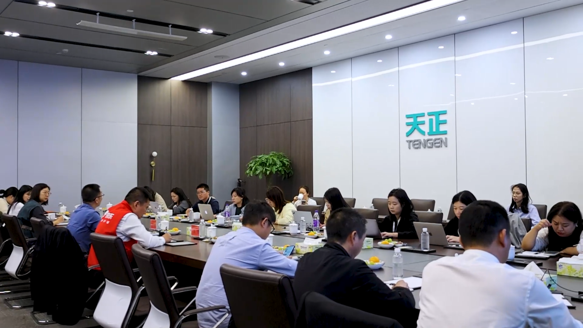 京东工业走进甜蜜惩恶第一季12集免费观看在线播放，探访产业数智化之路！